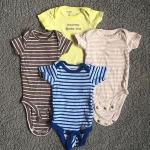 👶🏼4 Newborn Onesies👶🏼
